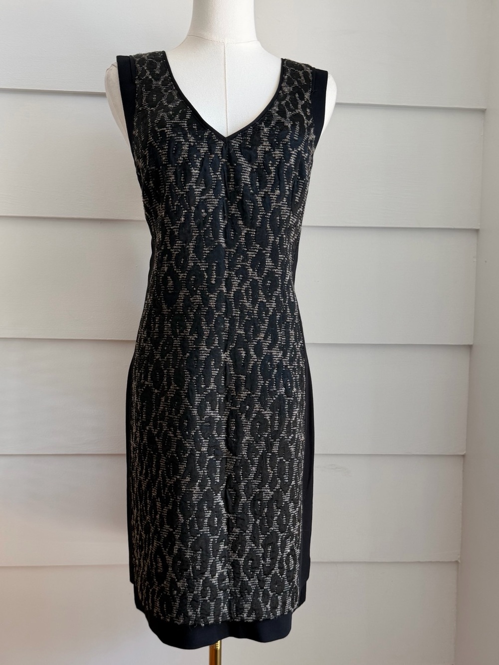 Trina Turk Black Textured Leopard Jacquard Sheath Dress size 10